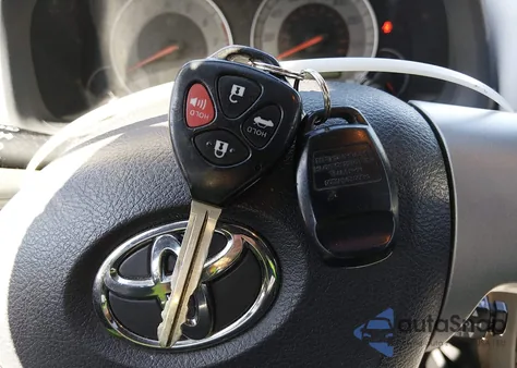 2010 Toyota Corolla S z USA, uszkodzony, nr VIN 2T1BU4EE4AC300379